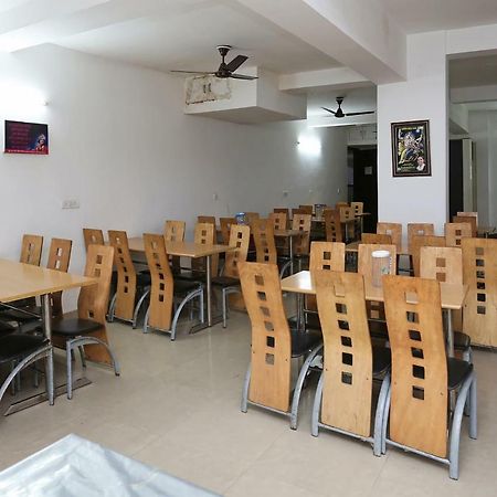马图拉 Oyo 13564 Near Prem Mandir酒店 外观 照片