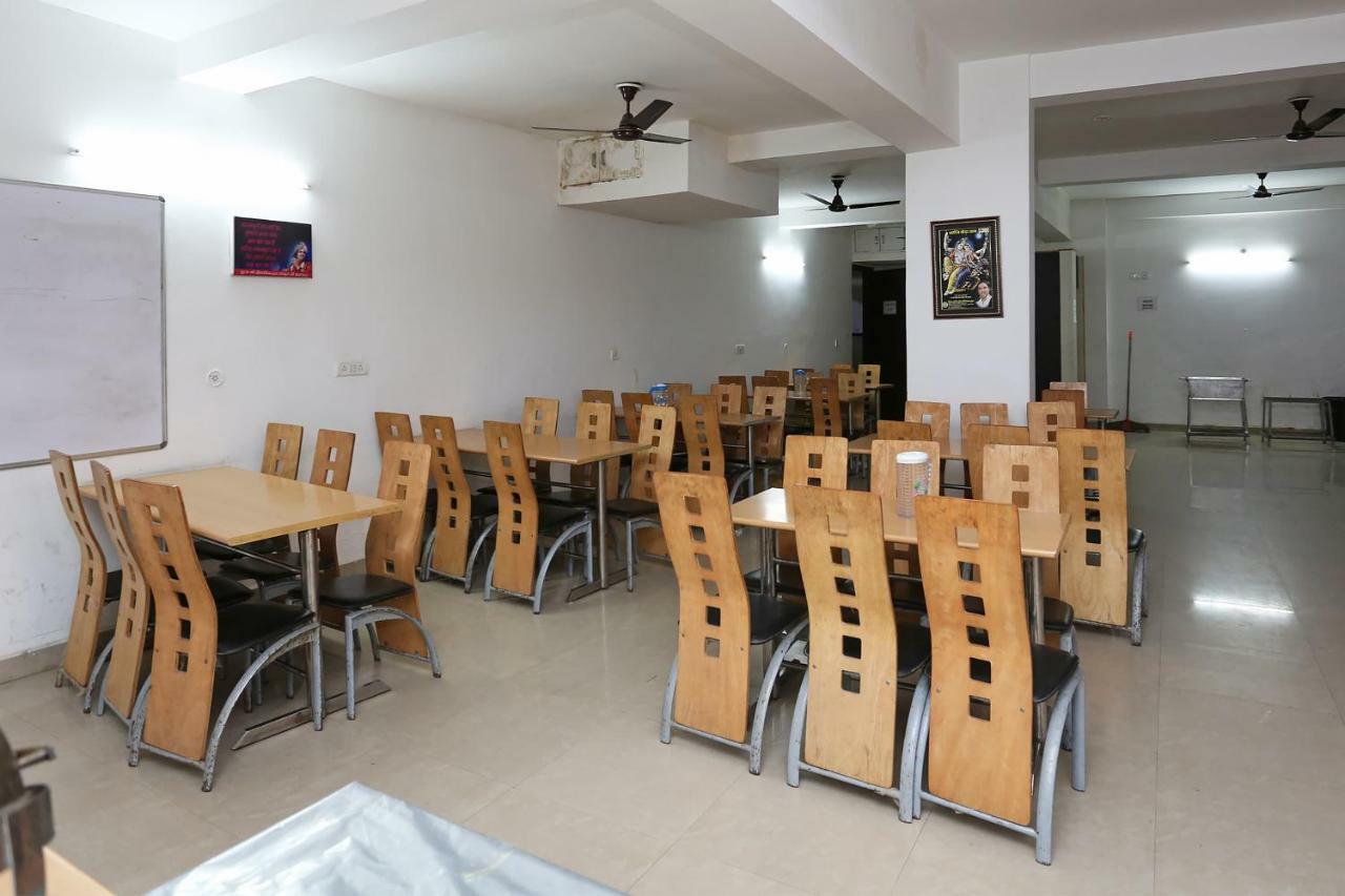 马图拉 Oyo 13564 Near Prem Mandir酒店 外观 照片