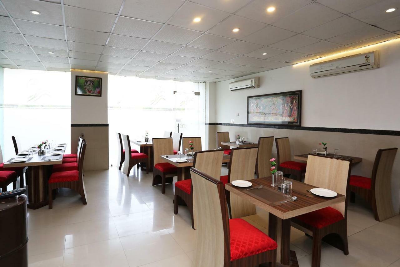 马图拉 Oyo 13564 Near Prem Mandir酒店 外观 照片