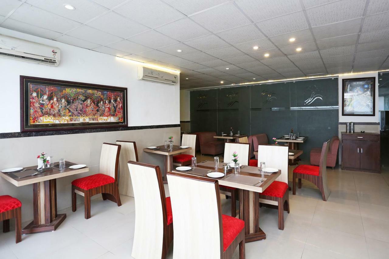 马图拉 Oyo 13564 Near Prem Mandir酒店 外观 照片
